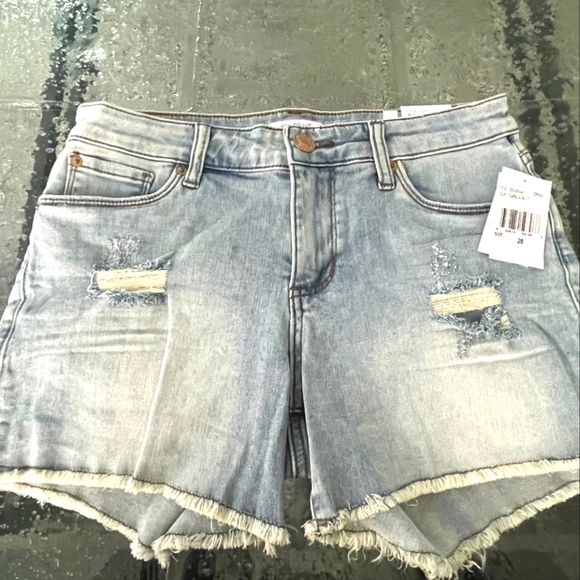 Nwt Sts Blue Aubrey Short 9" Mid Rise Distressed Denim Shorts In Capilla W/ LT - Picture 1 of 5